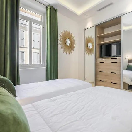 Quai Saint Pierre - One Of A Kind Premium 2 Bedroom Facing Old Harbour Apartment *