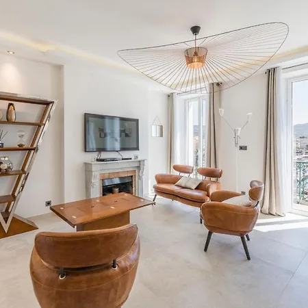 Quai Saint Pierre - One Of A Kind Premium 2 Bedroom Facing Old Harbour Apartment