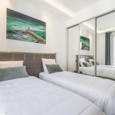 Apartment Quai Saint Pierre - One Of A Kind Premium 2 Bedroom Facing Old Harbour